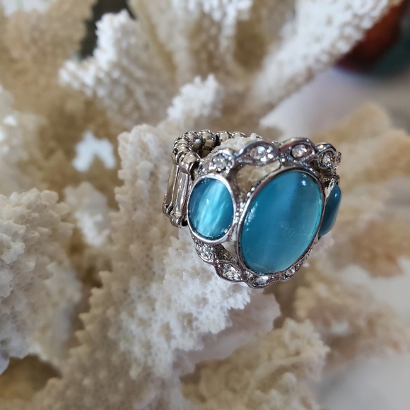 Silver Tone Stretch Ring with Blue Stones 💥3 for $24💥 - Picture 8 of 13